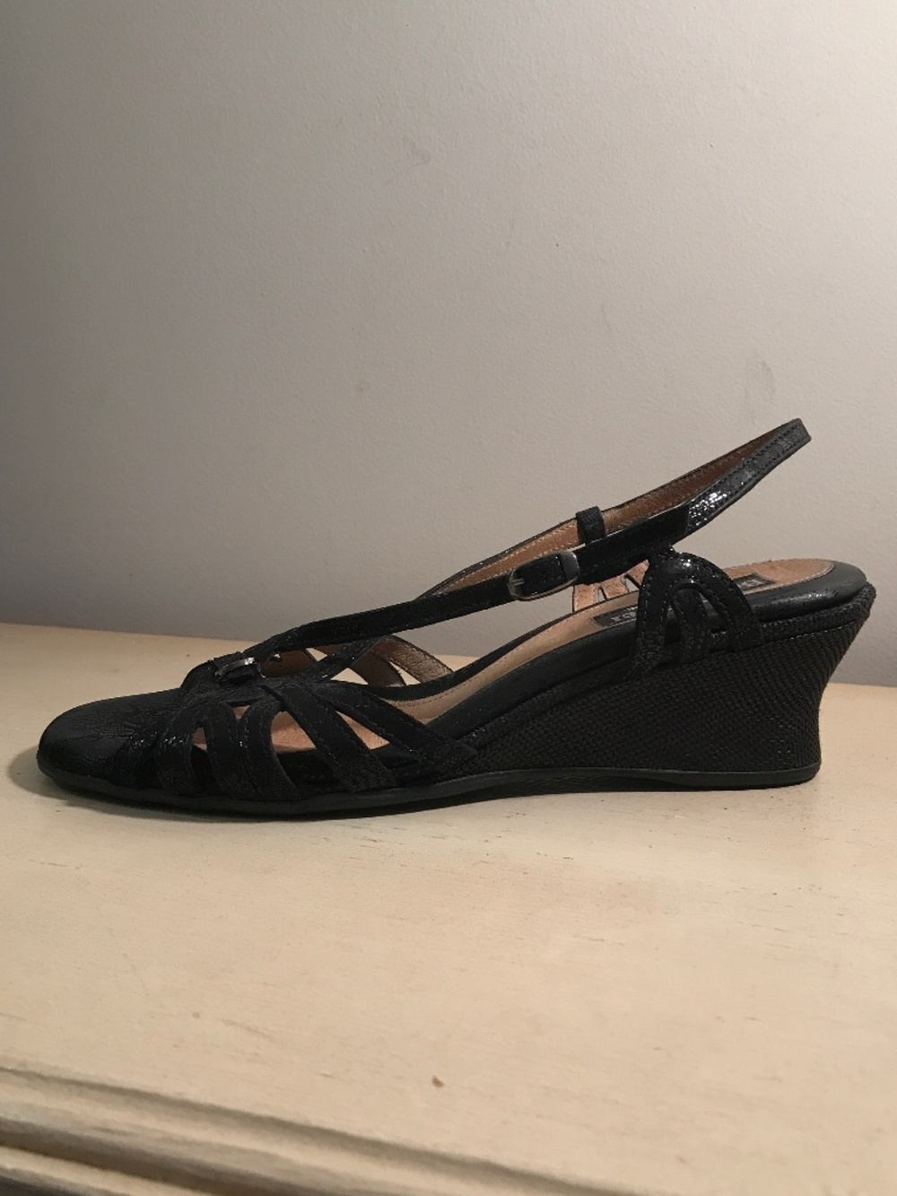 BEAUTIFEEL BLACK OPEN TOE COMFORT SANDALS